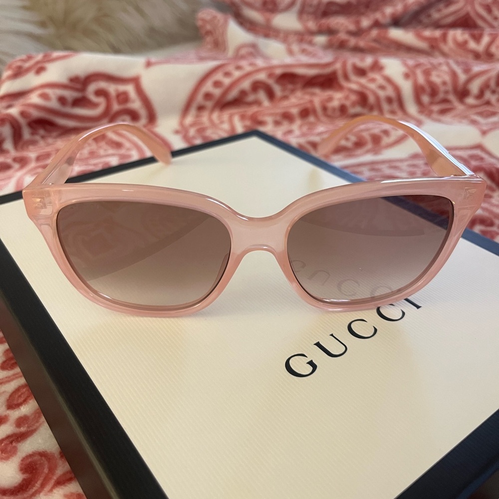 Gucci Blush Sunglasses - Picture 2 of 8